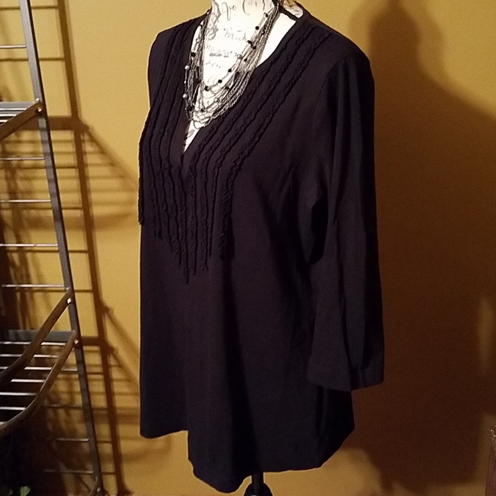 Lucy & Laurel ruffled front black top
